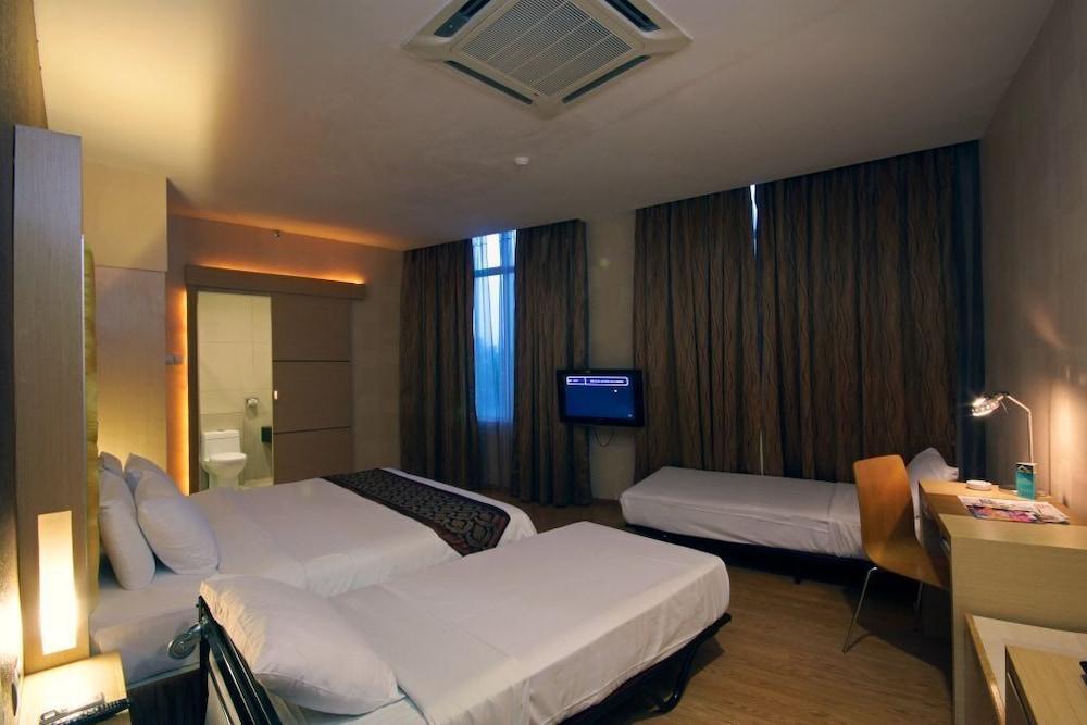 Courtyard Hotel 1Borneo Kota Kinabalu Exterior foto