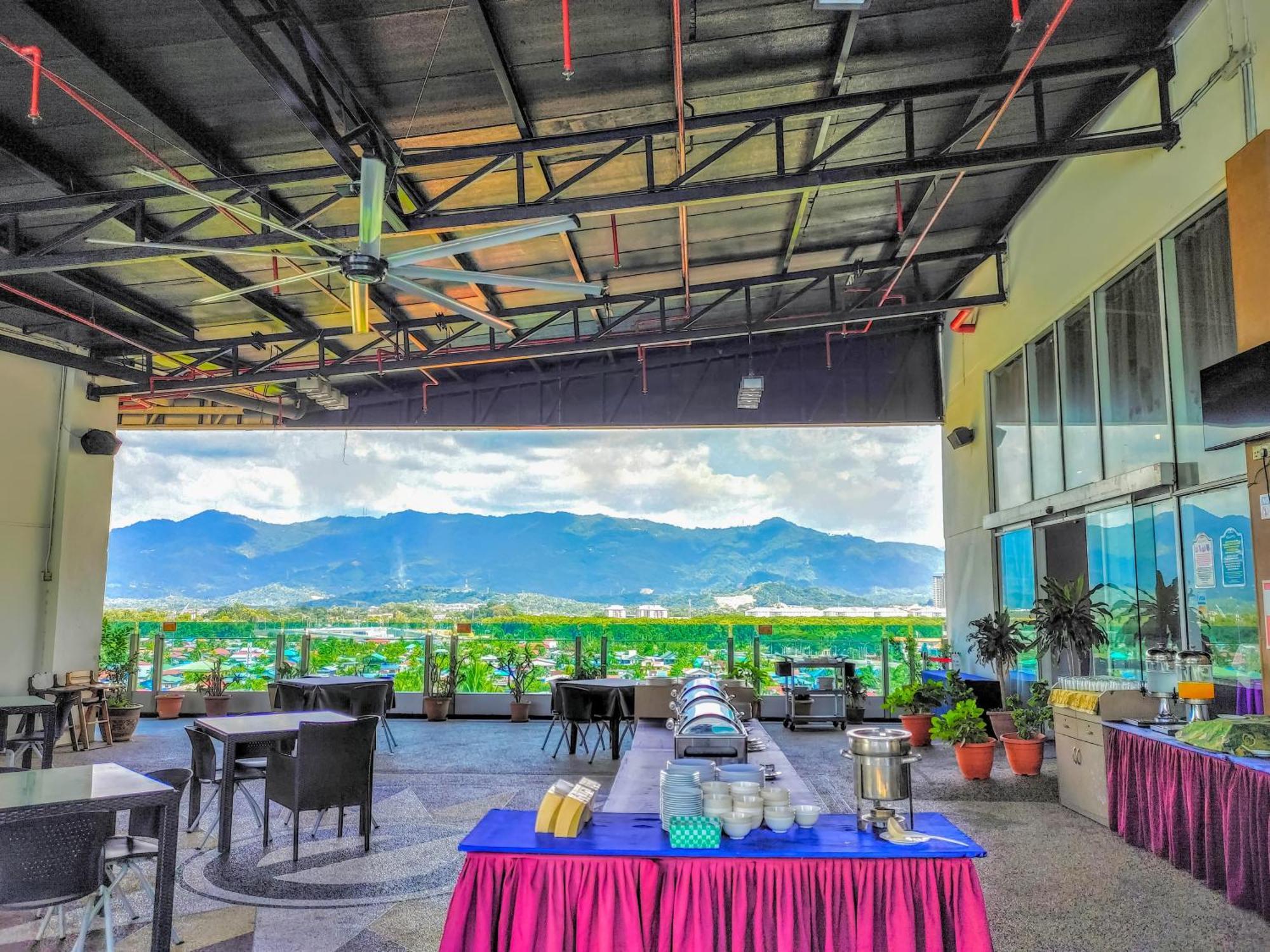 Courtyard Hotel 1Borneo Kota Kinabalu Exterior foto