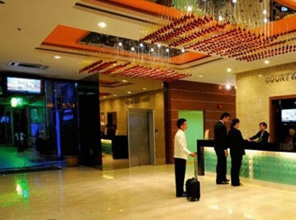 Courtyard Hotel 1Borneo Kota Kinabalu Exterior foto