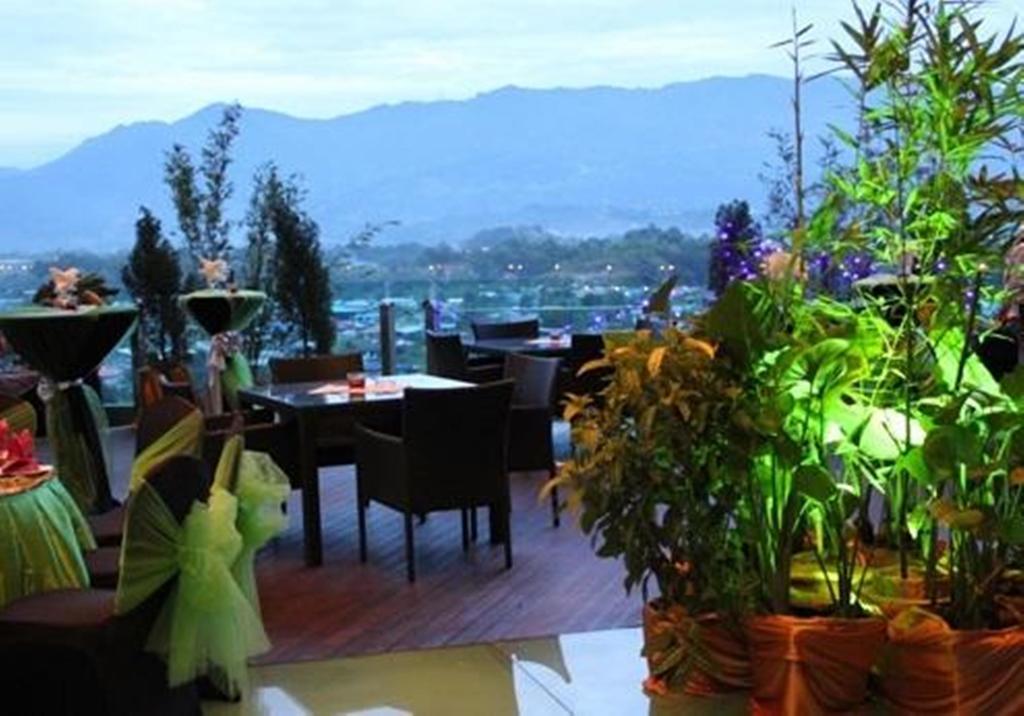 Courtyard Hotel 1Borneo Kota Kinabalu Exterior foto